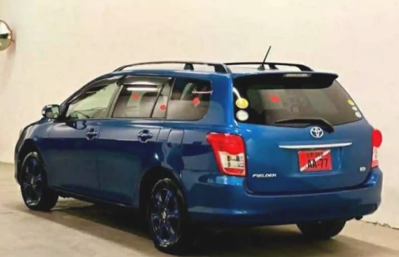 Задние не тонированные стекла для Toyota Fielder